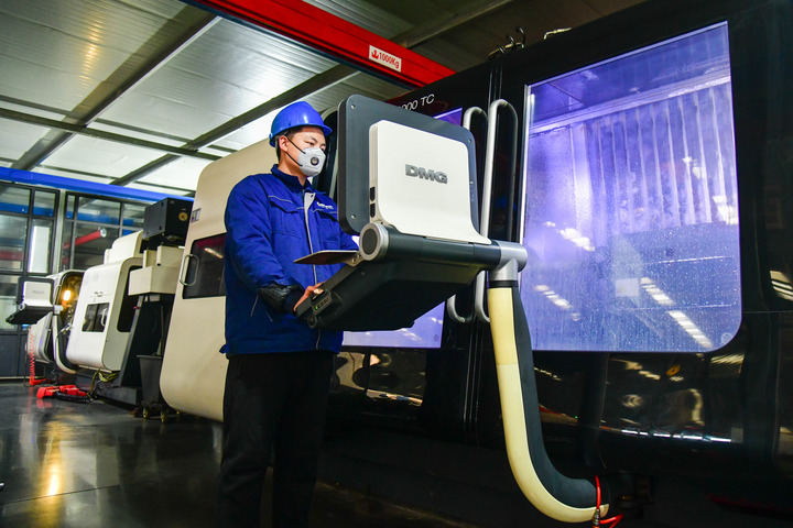 开年首月新增贷款超5万亿元